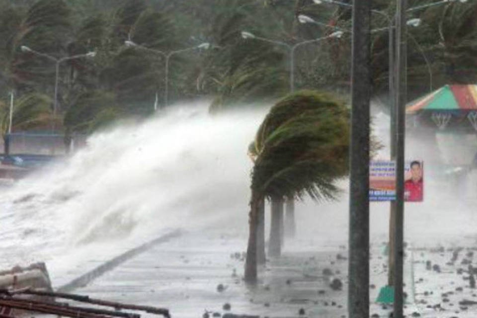 Passagem do tufão Kalmaegi pelas Filipinas deixa 3 mortos