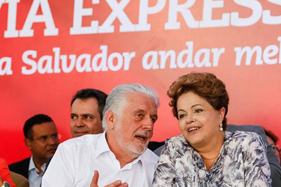 Após anúncio de Cunha, Dilma se reúne com Jaques Wagner