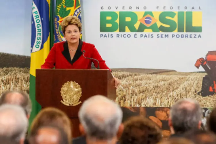 A presidente Dilma Rousseff fala durante cerimônia de lançamento do Plano Agrícola e Pecuário 2013/2014 (Roberto Stuckert Filho/PR)
