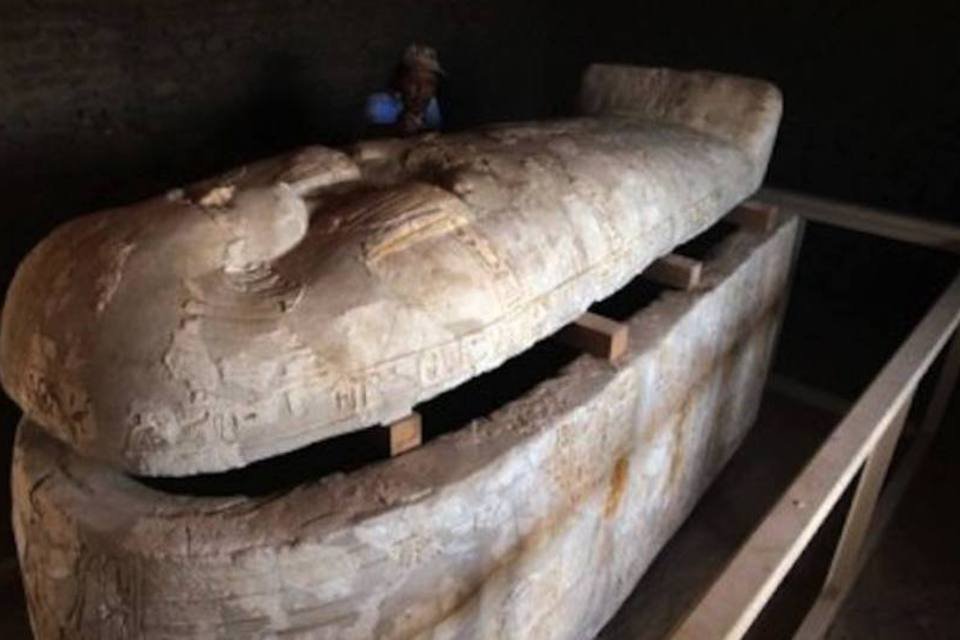 Especialistas descobrem tumba da época faraônica no Cairo