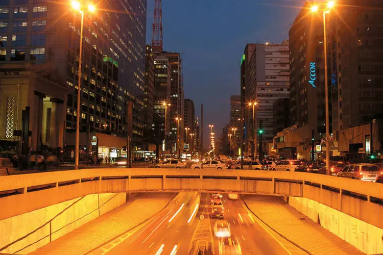 
	Avenida de SP &agrave; noite: moradores da regi&atilde;o j&aacute; temem impacto no sossego noturno
 (Heudes Regis/Quatro Rodas)