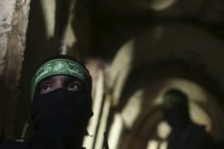 
	Combatente do Hamas dentro de um t&uacute;nel em Gaza: o banco fornecia servi&ccedil;os banc&aacute;rios aos l&iacute;deres do Hamas
 (Mohammed Salem/Reuters)