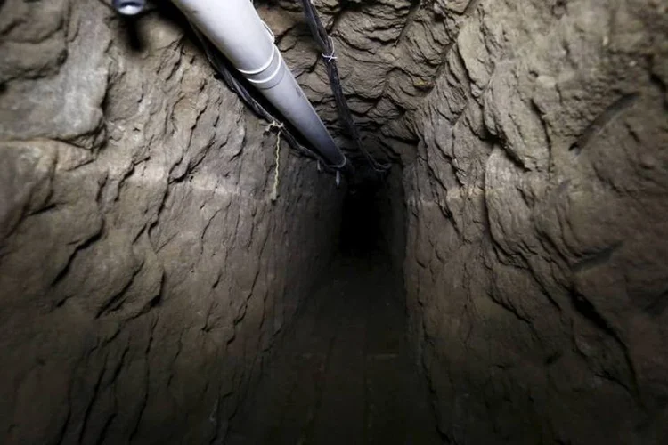 
	T&uacute;nel usado por El Chapo: l&iacute;der do cartel de drogas Sinaloa escapou de uma pris&atilde;o de seguran&ccedil;a m&aacute;xima em julho por um t&uacute;nel
 (Reuters)