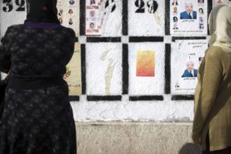Os eleitores tunisianos já admitem o Estado civil, separação de poderes, respeito às minorias e mensagens favoráveis à igualdade entre homem e mulher (Lionel Bonaventure/AFP)