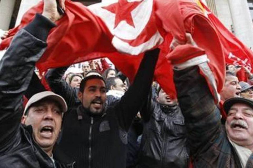 Presidente interino da Tunísia diz que ninguém será excluído da vida política