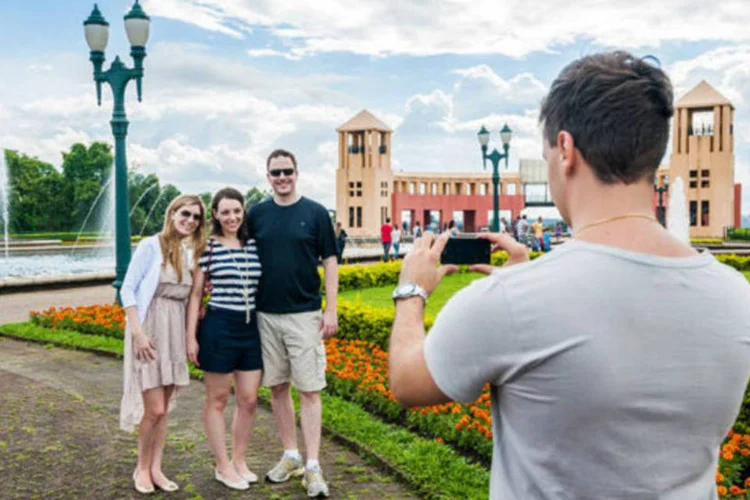 
	Turistas: a Decolar fez parcerias com locadoras de ve&iacute;culos, aumentou a oferta de hospedagens e passou a vender ingressos para parques tem&aacute;ticos
 (Divulgação/Embratur)
