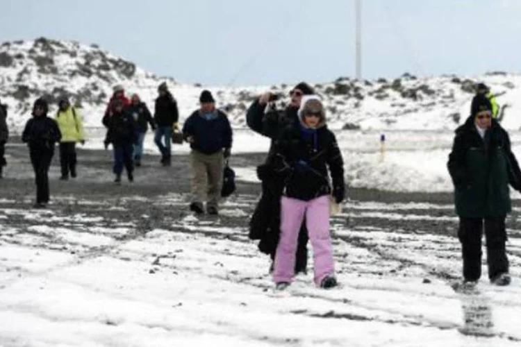 
	Turistas em base na Ant&aacute;rtica: a&nbsp;reuni&atilde;o de Bras&iacute;lia, que ser&aacute; realizada a portas fechadas, ser&aacute; encerrada no pr&oacute;ximo 7 de maio
 (Vanderlei Almeida/AFP)