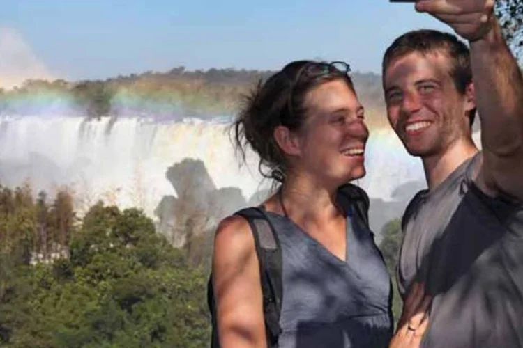 
	Turistas nas Cataratas do Igua&ccedil;u, em agosto de 2009: o saldo da conta de viagens internacionais fechou abril negativo em US$ 1,533 bilh&atilde;o
 (David Silverman/Getty Images)