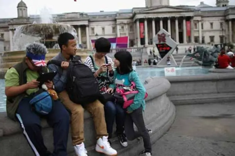 
	Turistas na Pra&ccedil;a Trafalgar, em Londres, Reino Unido: a Europa ainda &eacute; a regi&atilde;o mais visitada por viajantes
 (Dan Kitwood/Getty Images)
