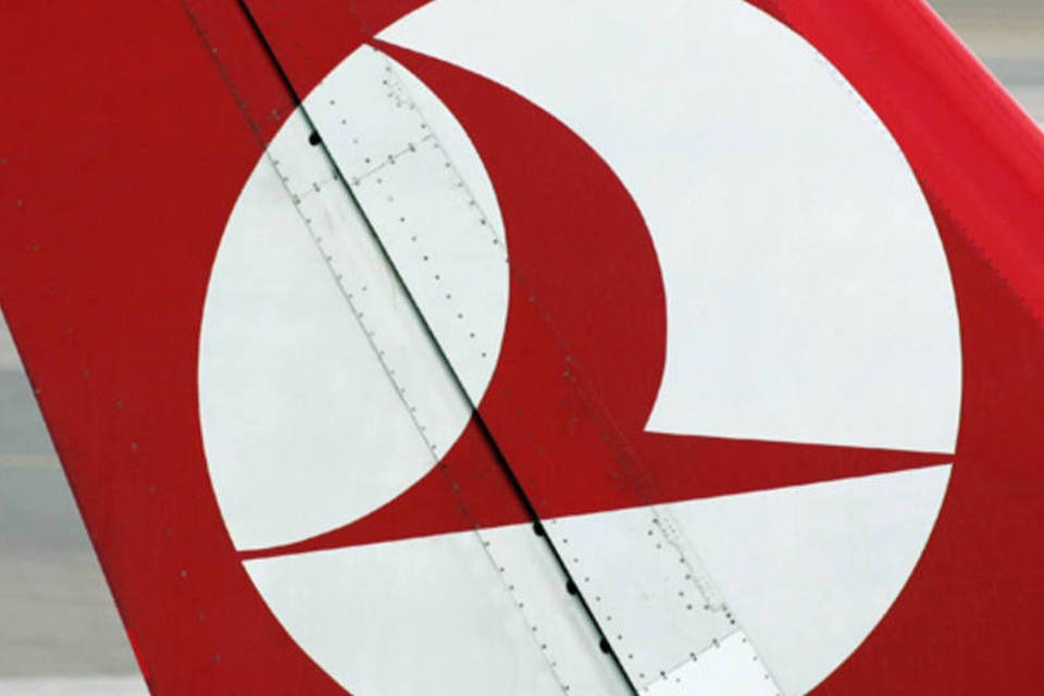 Avião da Turkish Airlines pousa com motor em chamas