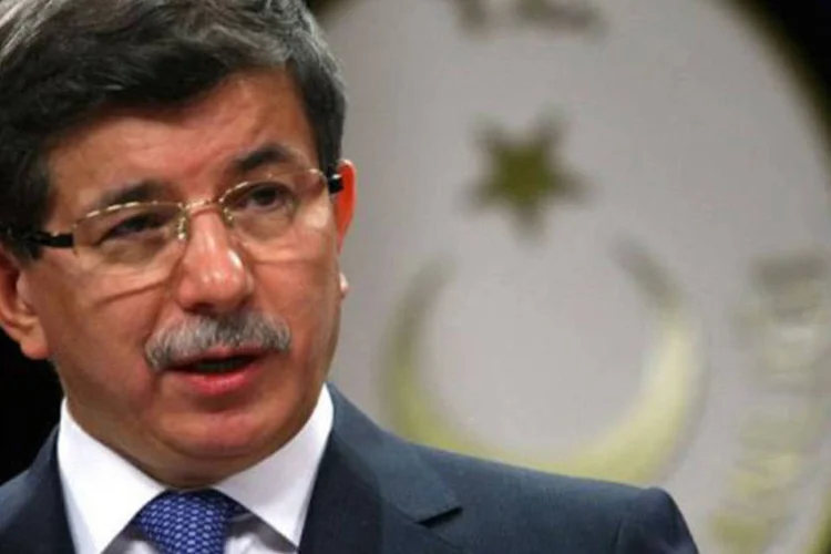 
	O primeiro-ministro turco, Ahmet Davutoglu: &quot;nosso apelo &agrave; R&uacute;ssia &eacute; novamente pela abertura de canais de comunica&ccedil;&atilde;o&quot;
 (Adem Altan/AFP)