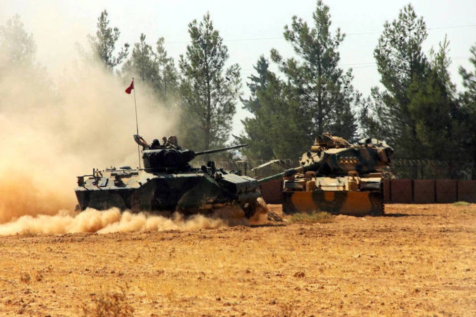 Turquia envia caças e tanques à Síria contra Estado Islâmico