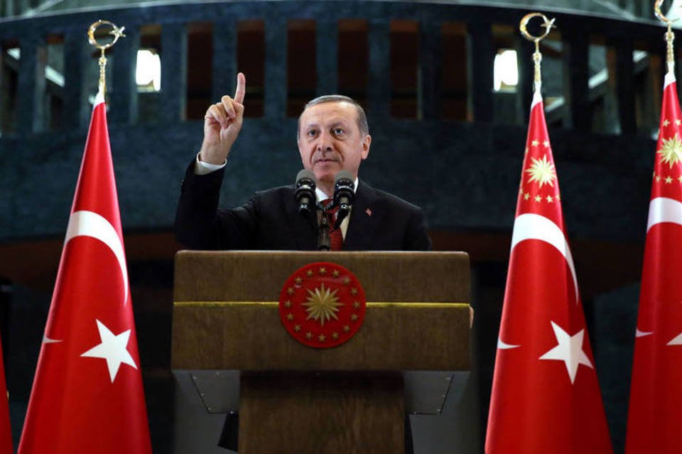 Erdogan anuncia projeto para naturalizar refugiados sírios