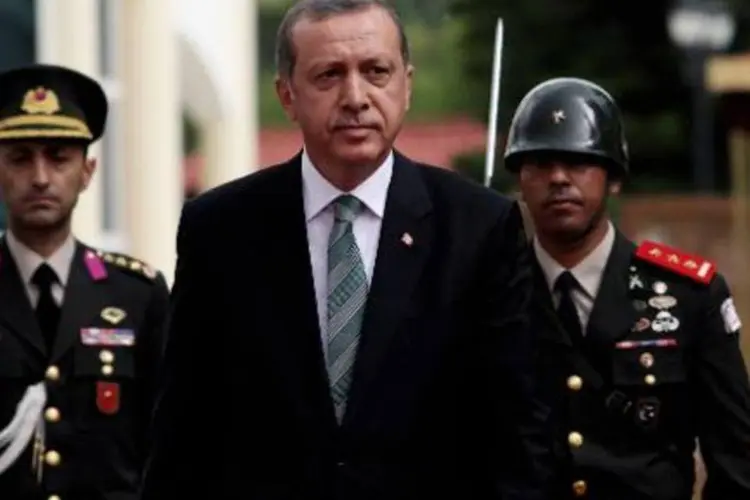 
	O presidente turco, Recep Tayyp Erdogan: &quot;s&oacute; com bombardeios a&eacute;reos n&atilde;o se pode p&ocirc;r fim a este terror&quot;
 (Yiannis Kourtoglou/AFP)