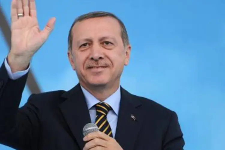 
	Primeiro-ministro turco, Recep Tayyp Erdogan: &quot;O povo mostrou sua vontade nas elei&ccedil;&otilde;es de hoje&quot;, disse Erdogan, em breve discurso
 (Ozan Kose/AFP)