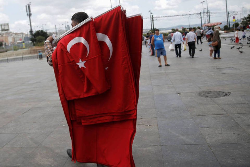 Turquia demite militares e fecha jornais, diz CNN