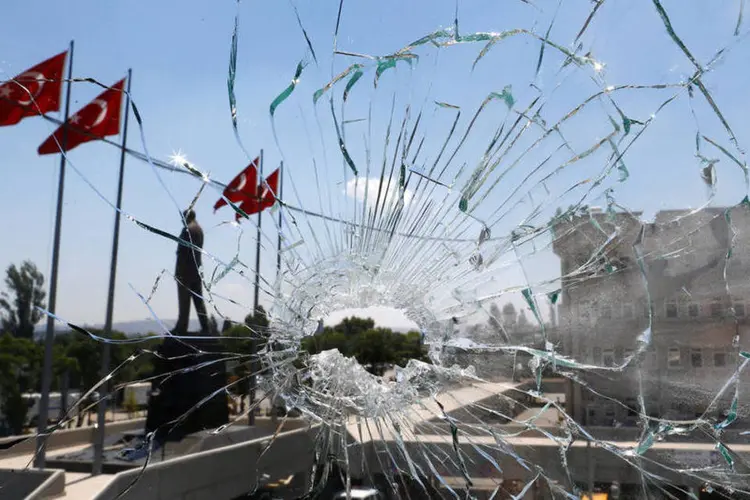 
	Turquia: &quot;Estes n&uacute;meros v&atilde;o subir&quot;, enfatizou o primeiro-ministro perante a imprensa
 (Osman Orsal / Reuters)