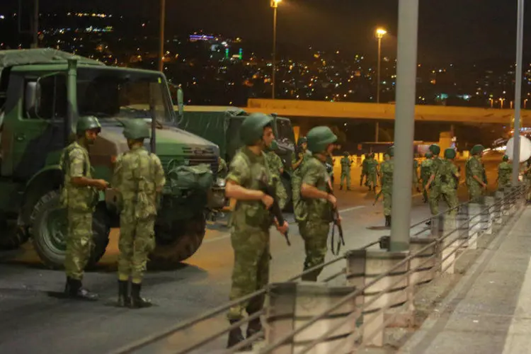 
	Tentativa de golpe na Turquia: cerca de 17 mil foram presos formalmente
 (Stringer/Reuters)