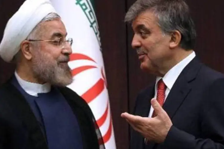 
	Presidente turco, Abdullah G&uuml;l (d), e o colega iraniano, Hassan Rouhani, no pal&aacute;cio presidencial de Ancara
 (AFP)