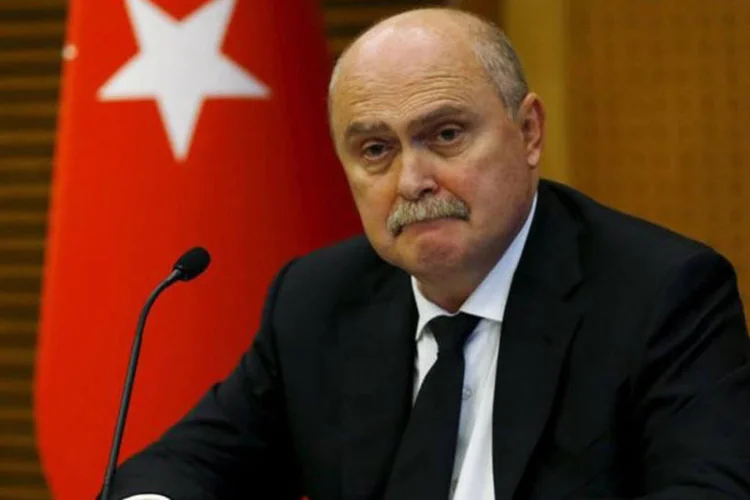 
	Ministro das Rela&ccedil;&otilde;es Exteriores turco, Feridun Sinirlioglu: avi&otilde;es de guerra franceses e russos intensificaram os bombardeios na S&iacute;ria
 (Umit Bektas/REUTERS)