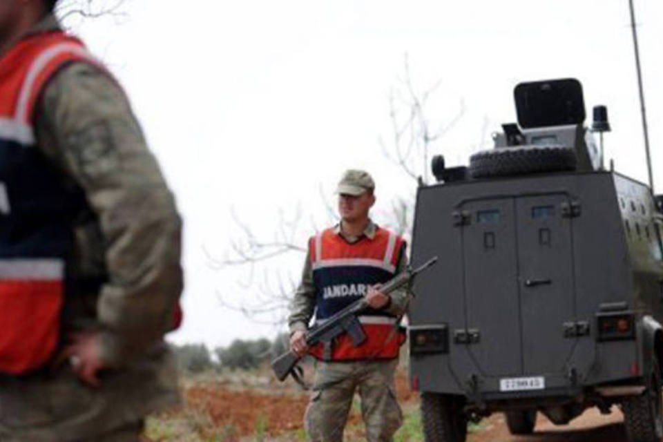 Turquia mobiliza tropas na fronteira com a Síria