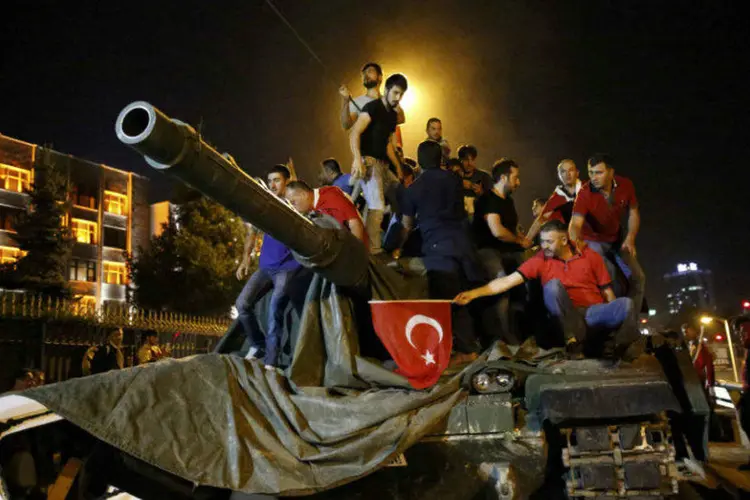 
	Turquia: a agitada situa&ccedil;&atilde;o pol&iacute;tica quase duas semanas ap&oacute;s a tentativa de golpe de Estado fez com que algumas informa&ccedil;&otilde;es ficassem para tr&aacute;s
 (Tumay Berkin/Reuters)