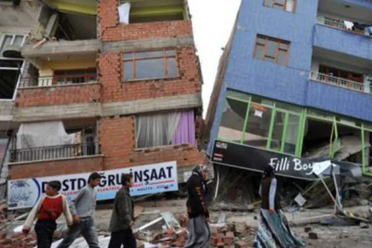 
	Pr&eacute;dios danificados por terremoto na Turquia
 (Mustafa Ozer/AFP)