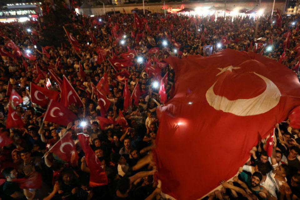 Turquia rastreia envolvidos em golpe por meio de aplicativo