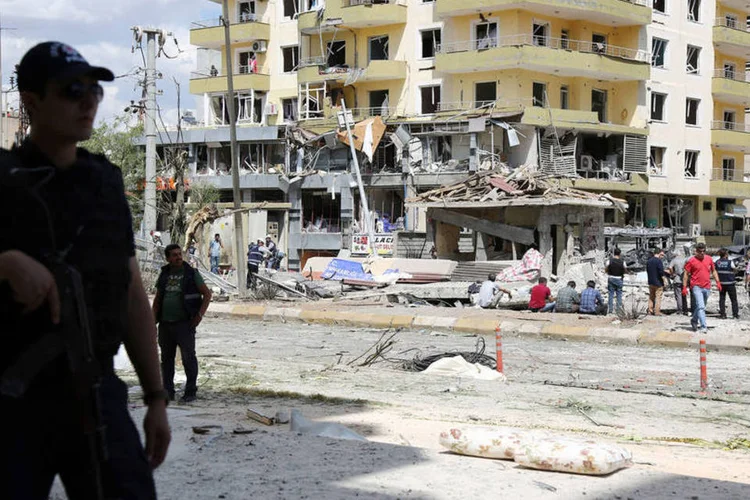 
	Turquia: testemunhas dos fatos indicaram que depois da detona&ccedil;&atilde;o houve um tiroteio
 (Sertac Kayar / Reuters)
