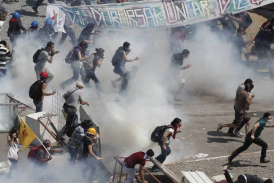 Protestos causam distúbios em cidades turcas