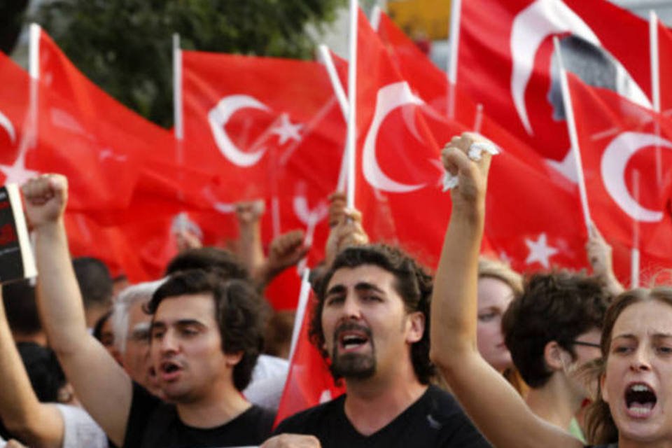 Governo turco substitui mais 75 policiais em Istambul