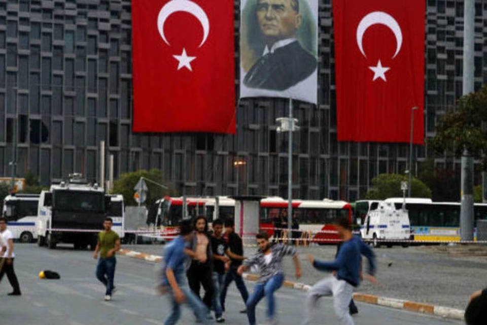 Premiê da Turquia vai receber manifestantes
