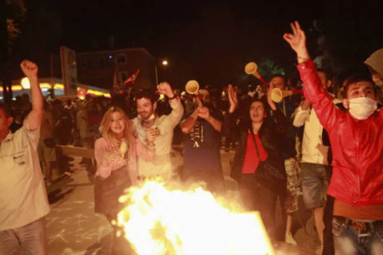 Os protestos têm abalado a imagem do país predominantemente muçulmano como uma democracia estável em uma região turbulenta e como um vibrante mercado emergente para investidores
 (REUTERS/Dado Ruvic)