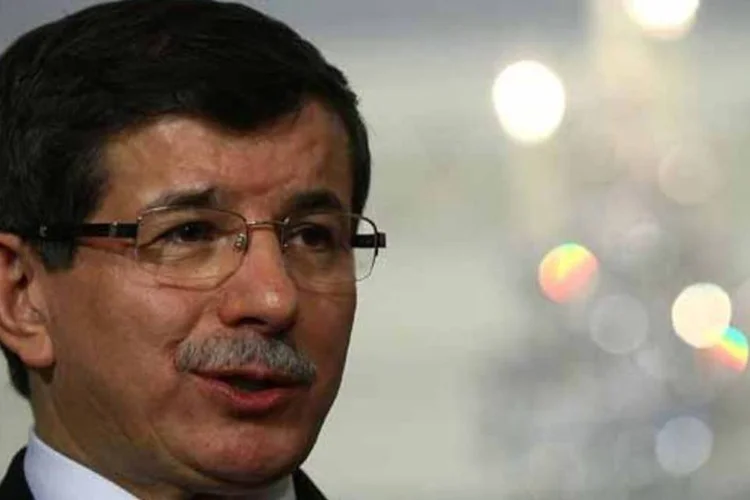 
	Ahmet Davutoglu, ministro de rela&ccedil;&otilde;es exteriores da Turquia: &quot;O que nos preocupa no caso de Banias &eacute; a passagem a uma estrat&eacute;gia de limpeza &eacute;tnica em certas regi&otilde;es&quot;, afirmou.
 (Win McNamee/Getty Images)
