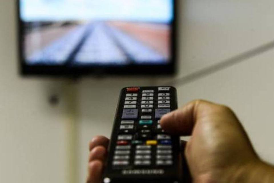 Beneficiários do Bolsa Família ganham kit de TV digital