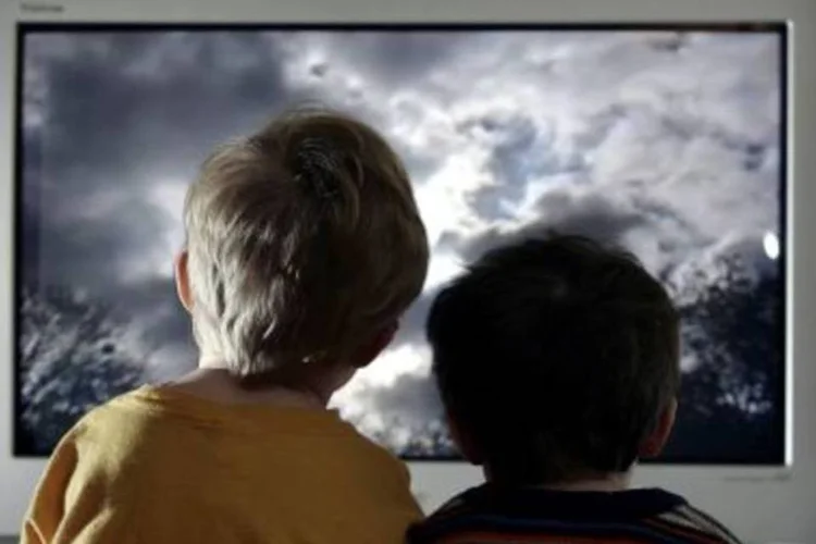 Só 465 cidades têm TV a cabo ou MMDS (por micro-ondas), num total de 5,5 mil municípios (.)