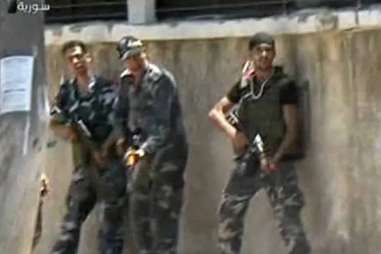 Imagem da TV síria mostra membros da forças de segurança em um confronto em Damasco: Pelo menos 30 pessoas morreram hoje (AFP)