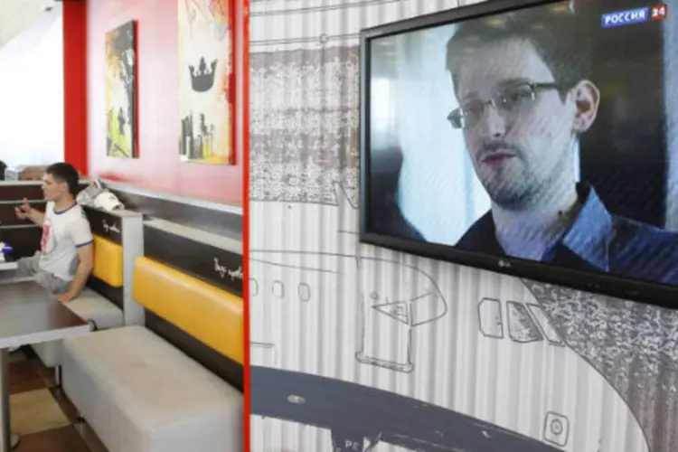 Televisão exibe em aeroporto reportagem sobre Edward Snowden, procurado nos EUA por divulgar detalhes de programas secretos de vigilância (REUTERS / Sergei Karpukhin)