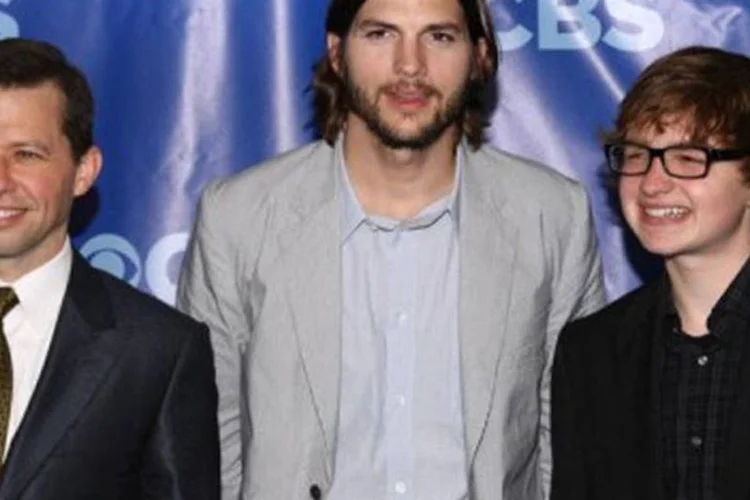 Jon Cryer, Ashton Kutcher e Angus T. Jones estreiam a 9ª temporada em meio ao sigilo quanto aos rumos da série
 (Neilson Barnard/Getty Images/AFP)