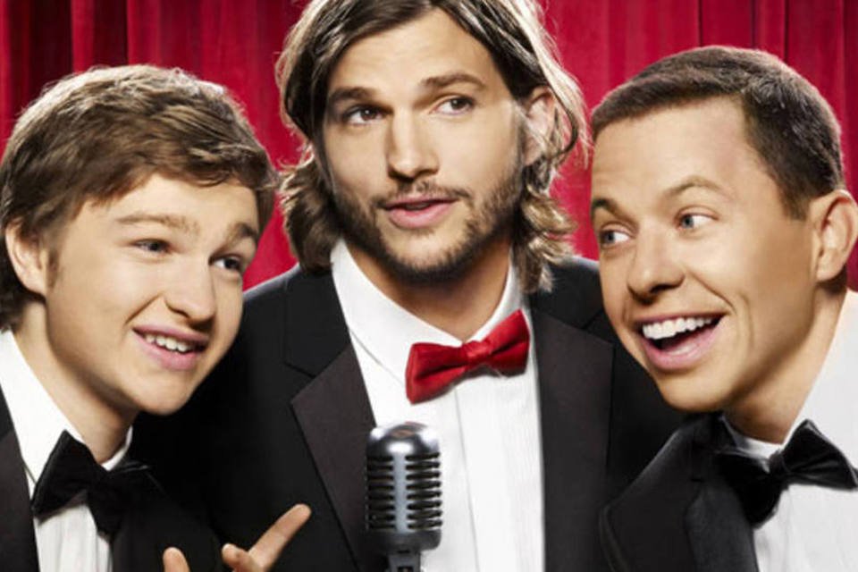 Ashton Kutcher vai para a cama com mãe de Charlie Harper