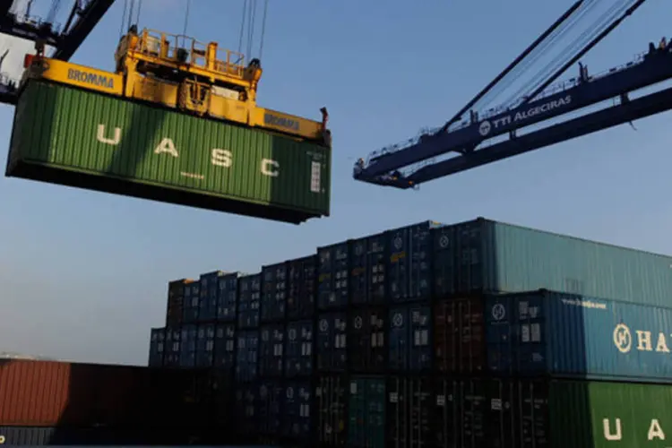 UASC: empresa iria comprar cinco dos maiores navios de carga já feitos, cada um com capacidade de transportar 18.800 mil unidades de contêineres (Denis Doyle/Bloomberg)