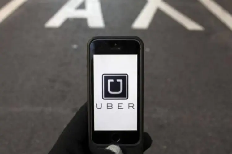 
	Uber: tr&ecirc;s motoristas entraram com processo judicial contra o app
 (Reuters)