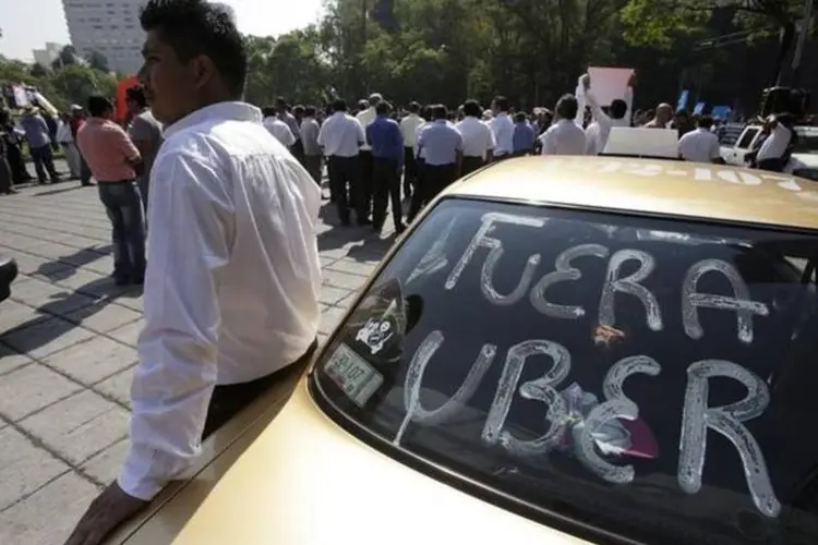 
	&quot;Fora Uber&quot;: taxistas fazem protesto contra o Uber na Cidade do M&eacute;xico
 (REUTERS/Adan Gutierrez)
