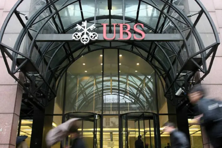 O lucro líquido do UBS no primeiro trimestre caiu para 827 milhões de francos suíços, ante 1,81 bilhão de francos suíços um ano antes (Cate Gillon/Getty Image)
