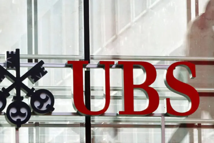 
	Logo da do banco UBS: companhia disse que vai ouvir os argumentos e ideias de seus acionistas e discuti-los na assembleia geral anual
 (Arnd Wiegmann/Reuters)