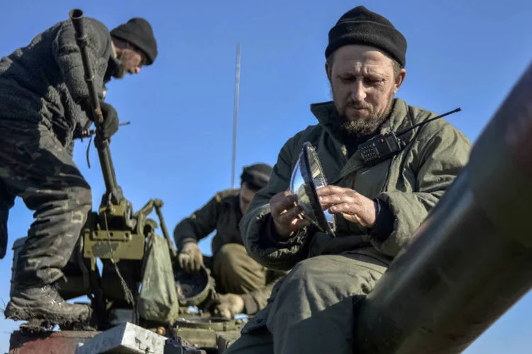 
	N&uacute;mero dois das mil&iacute;cias pr&oacute;-russas denunciou a localiza&ccedil;&atilde;o de quatro sistemas de m&iacute;sseis BM-21 Grad ucranianos no distrito Gnutovo nas imedia&ccedil;&otilde;es de Mariupol
 (Alexei Chernyshev/Reuters)