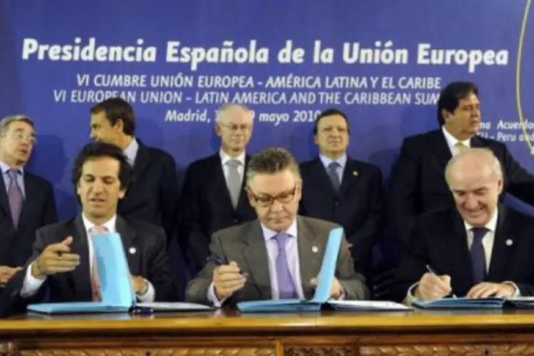 Autoridades colombianas, peruanas e europeias assinam tratado em Madri (.)