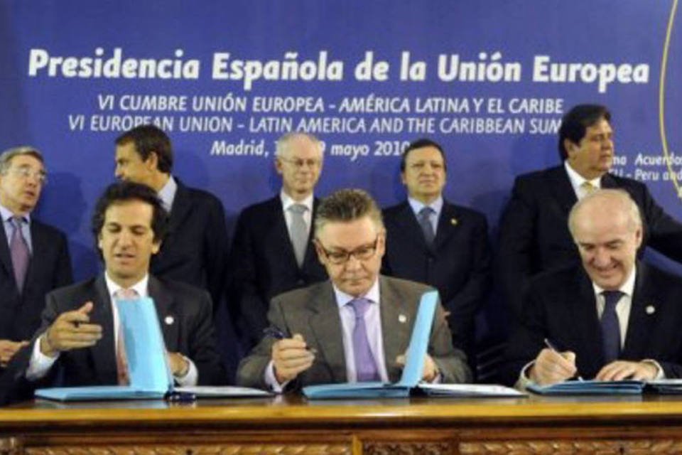 Colômbia e Peru assinam tratados de livre comércio com a UE