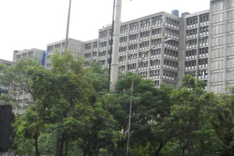 
	Campus da UERJ: 40% das vagas oferecidas pela universidade s&atilde;o distribu&iacute;das por meio de cotas
 (Wikimedia Commons)