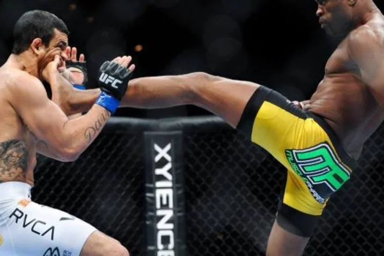 Anderson Silva derrota Vitor Belfort, no UFC 126 (Divulgação/UFC)